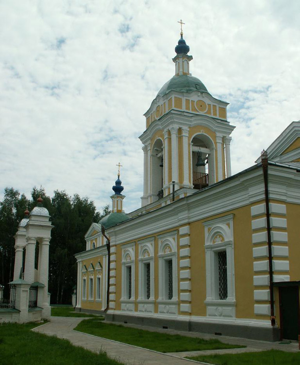 Церковь Иоанна Богослова, Могильцы (Богословское) (Пушкинский район и гг. Ивантеевка, Королёв, Московская область). архитектурные детали