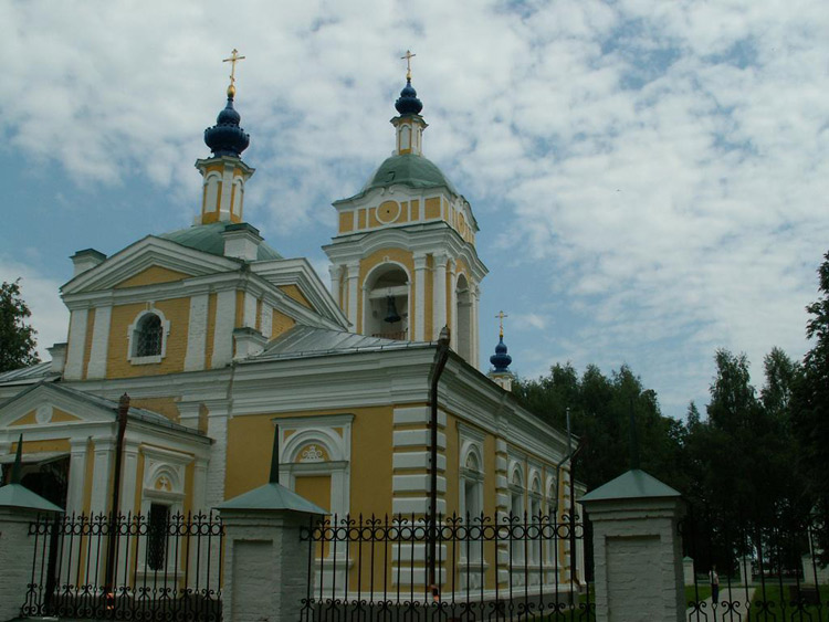 Церковь Иоанна Богослова, Могильцы (Богословское) (Пушкинский район и гг. Ивантеевка, Королёв, Московская область). фасады