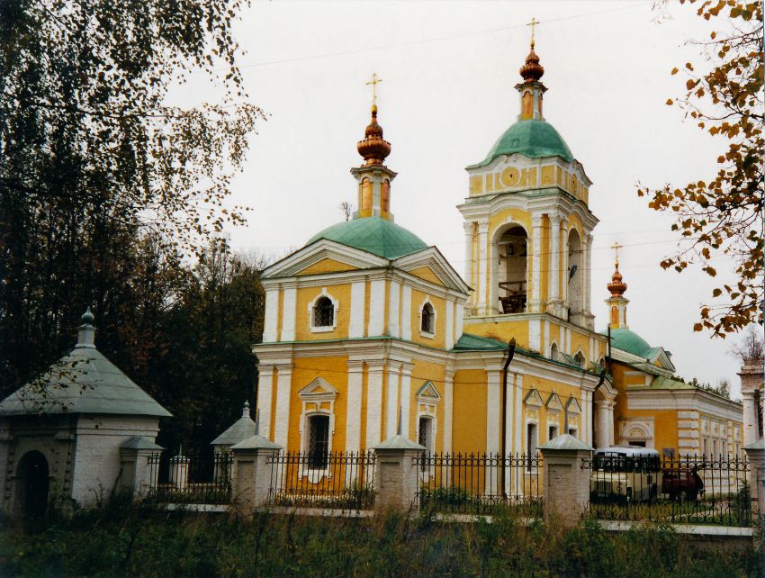 Церковь Иоанна Богослова, Могильцы (Богословское) (Пушкинский район и гг. Ивантеевка, Королёв, Московская область). фасады