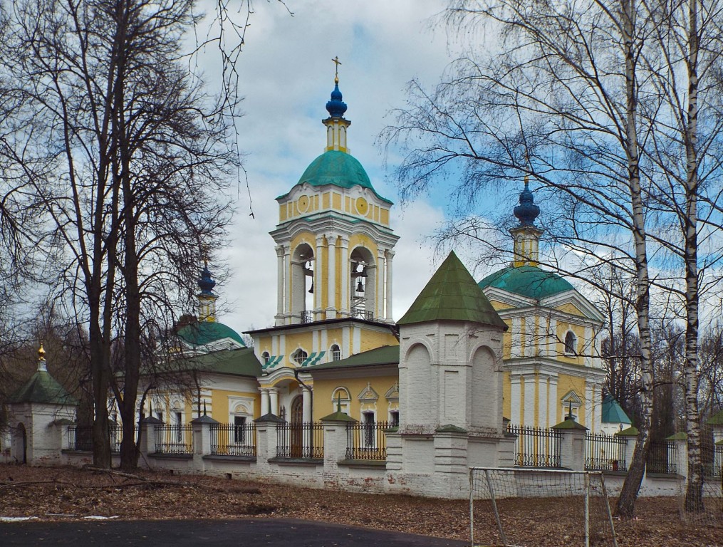 Церковь Иоанна Богослова, Могильцы (Богословское) (Пушкинский район и гг. Ивантеевка, Королёв, Московская область). фасады