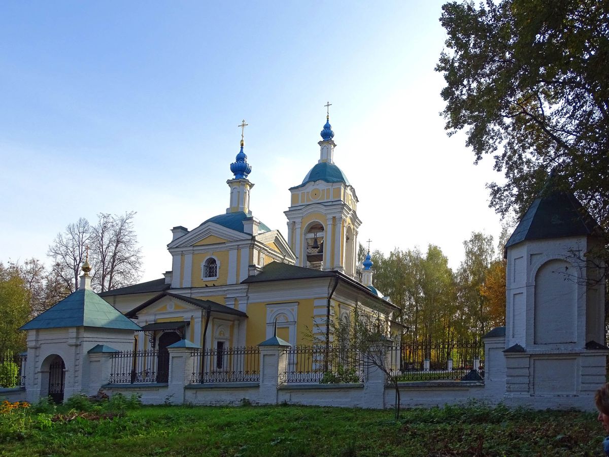 Церковь Иоанна Богослова, Могильцы (Богословское) (Пушкинский район и гг. Ивантеевка, Королёв, Московская область). фасады