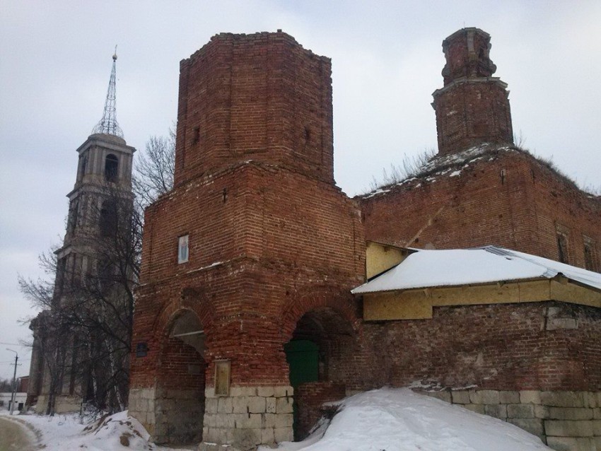 Церковь Покрова Пресвятой Богородицы, Венёв (Венёвский район, Тульская область). фасады, Новая кровля перезимовала...