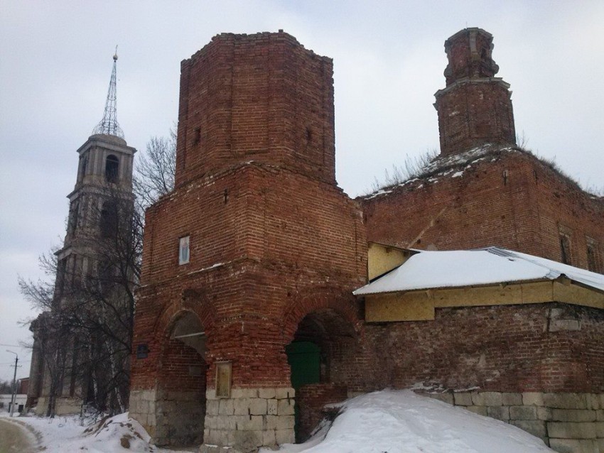 Венёв. Церковь Покрова Пресвятой Богородицы. фасады, Новая кровля перезимовала...