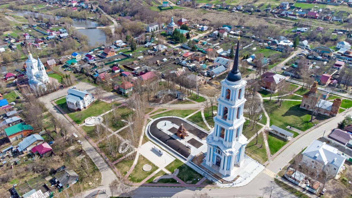 Колокольня церкви Николая Чудотворца, Венёв (Венёвский район, Тульская область). общий вид в ландшафте