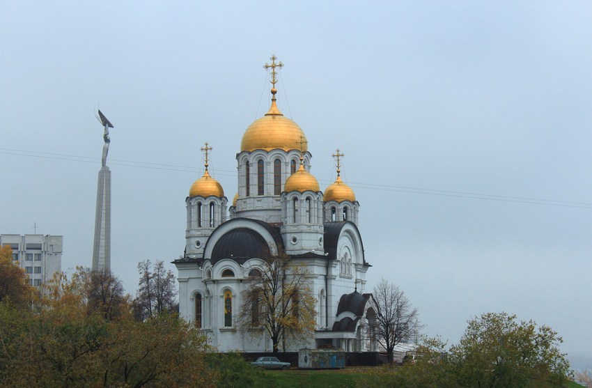 Самара. Церковь Георгия Победоносца. общий вид в ландшафте, Вид с противоположной стороны Маяковского спуска