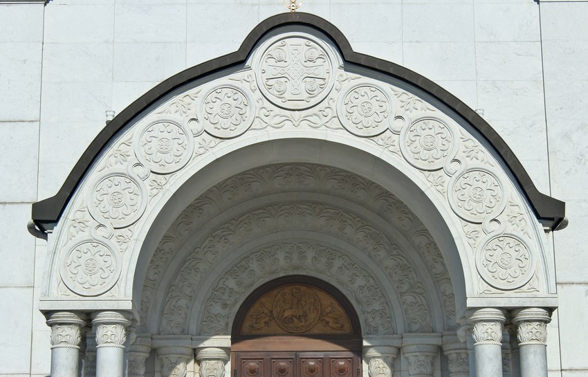 Самара. Церковь Георгия Победоносца. архитектурные детали, Декор западного портала