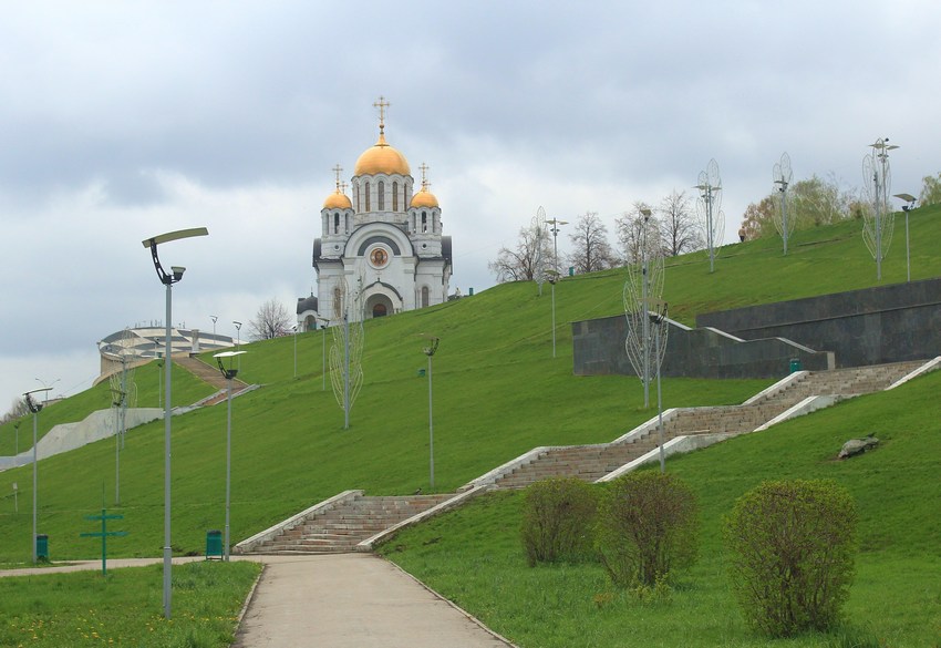 Самара. Церковь Георгия Победоносца. общий вид в ландшафте, Вид с Волжского проспекта
