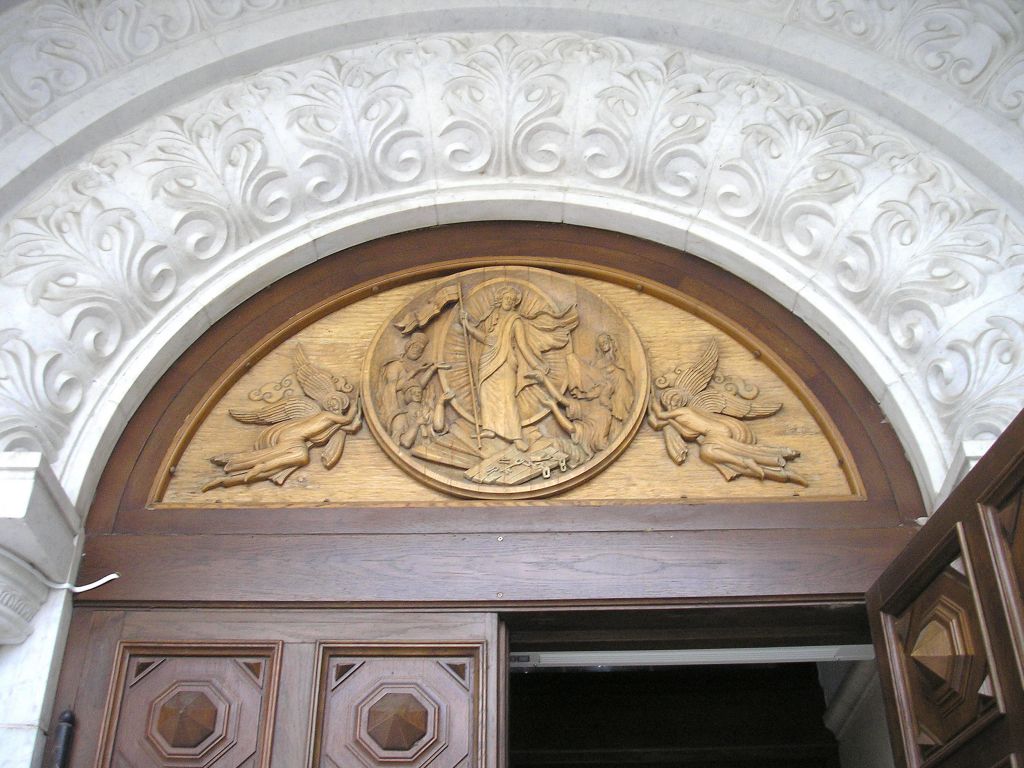 Самара. Церковь Георгия Победоносца. архитектурные детали, Резной деревянный образ над входом в храм.