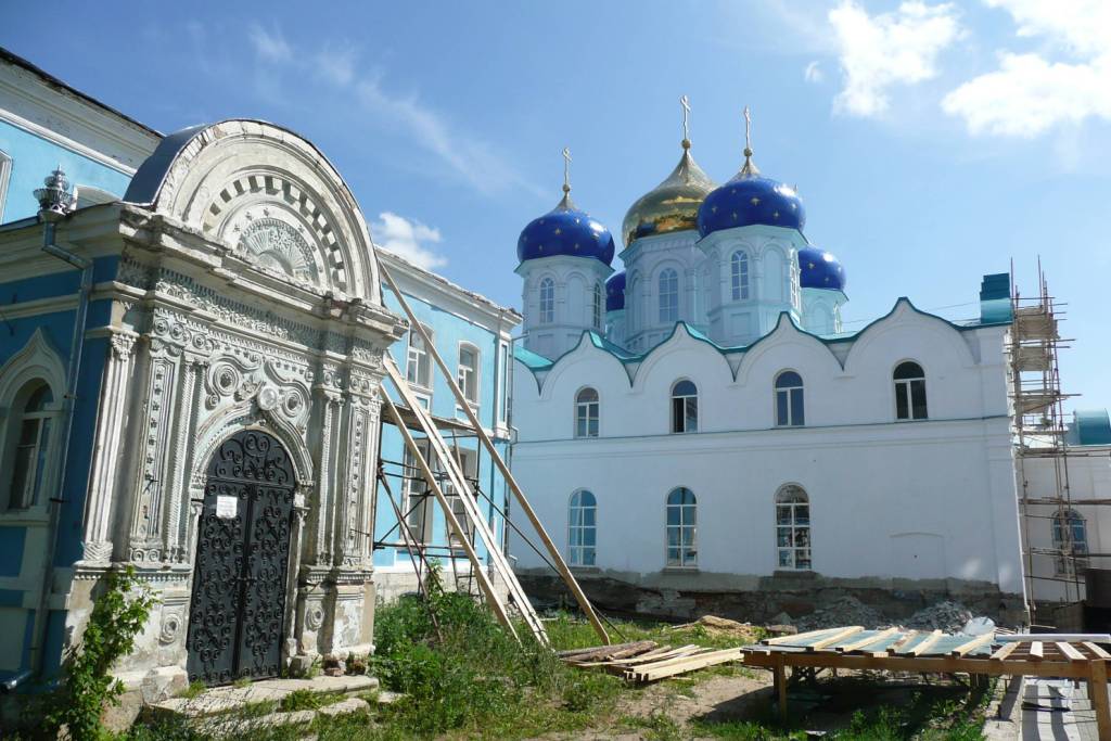 Задонск. Задонский Рождество-Богородицкий мужской монастырь. Церковь Рождества Богородицы. фасады