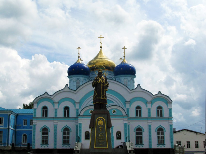 Задонск. Задонский Рождество-Богородицкий мужской монастырь. Церковь Рождества Богородицы. фасады