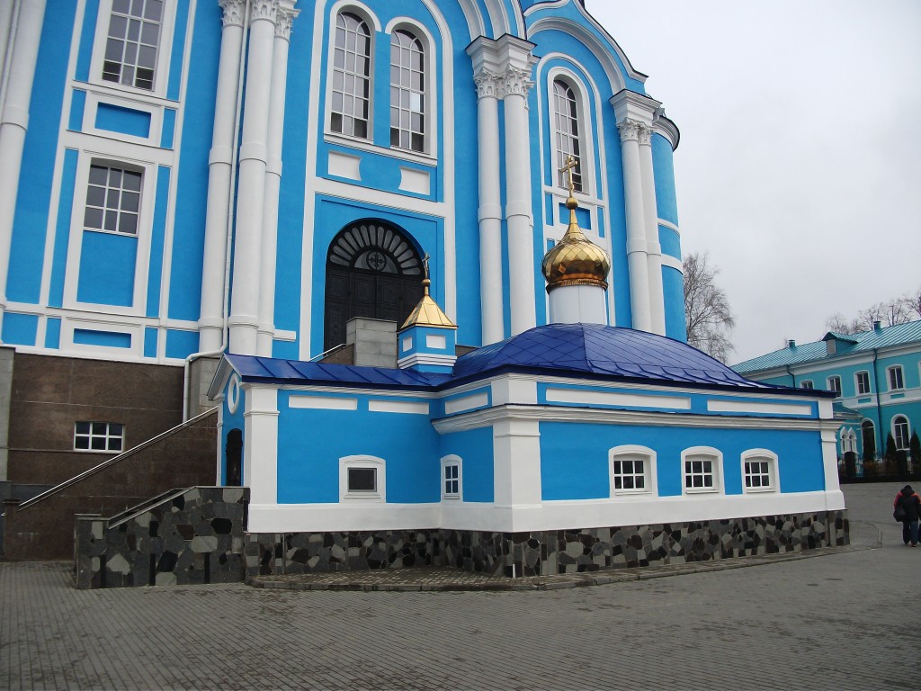 Задонск. Задонский Рождество-Богородицкий мужской монастырь. Церковь Тихона Задонского и Игнатия Богоносца. фасады