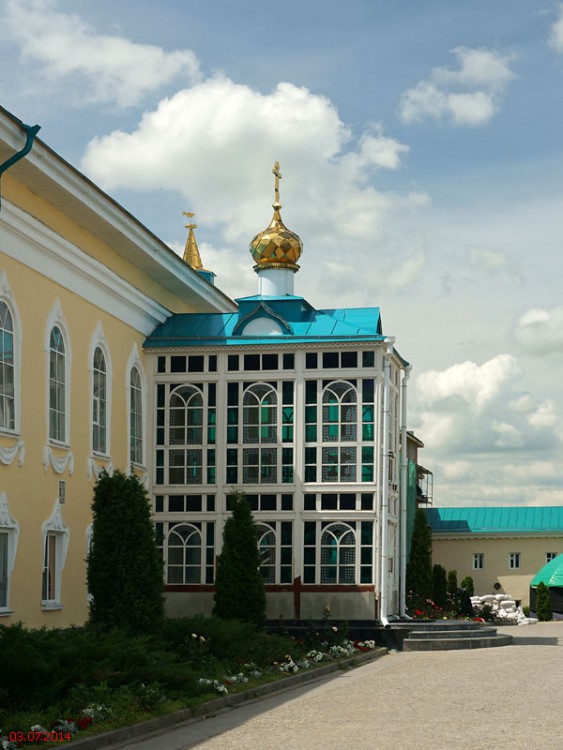 Задонск. Задонский Рождество-Богородицкий мужской монастырь. Трапезный корпус с церковью Вознесения Господня. архитектурные детали