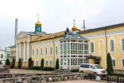 Задонск. Задонский Рождество-Богородицкий мужской монастырь. Трапезный корпус с церковью Вознесения Господня