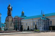Задонск. Задонский Рождество-Богородицкий мужской монастырь. Трапезный корпус с церковью Вознесения Господня