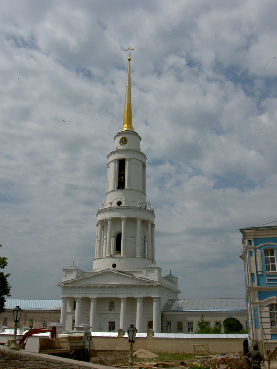 Задонский Рождество-Богородицкий мужской монастырь. Церковь Николая Чудотворца в колокольне, Задонск (Задонский район, Липецкая область). фасады