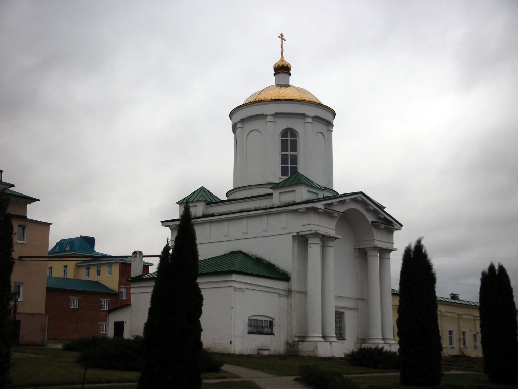 Задонск. Задонский Рождество-Богородицкий мужской монастырь. Неизвестная надвратная часовня. фасады