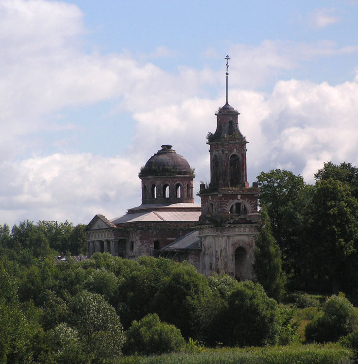 Белое. Церковь Николая Чудотворца. общий вид в ландшафте