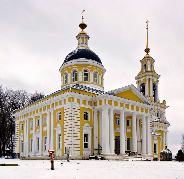 Церковь Николая Чудотворца, Белое (Кимрский район и г. Кимры, Тверская область). общий вид в ландшафте
