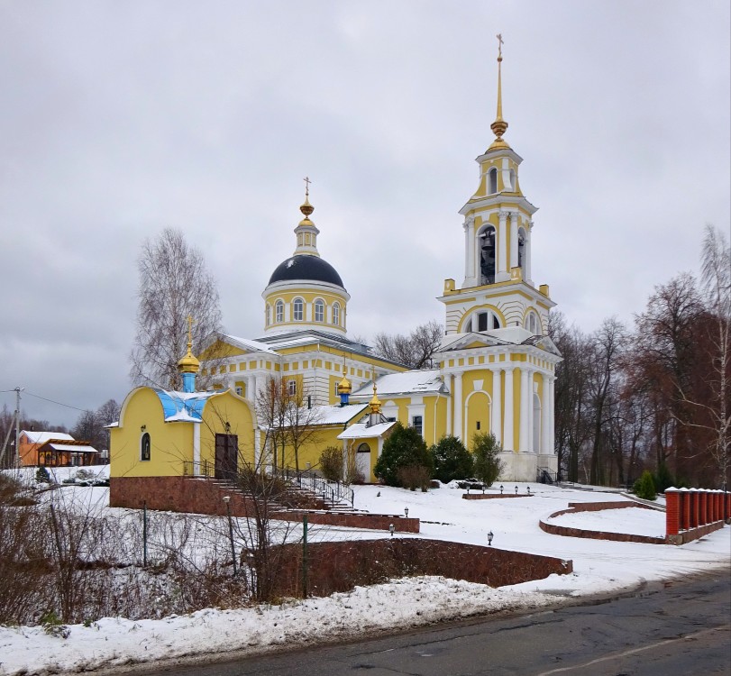 Церковь Николая Чудотворца, Белое (Кимрский район и г. Кимры, Тверская область). общий вид в ландшафте