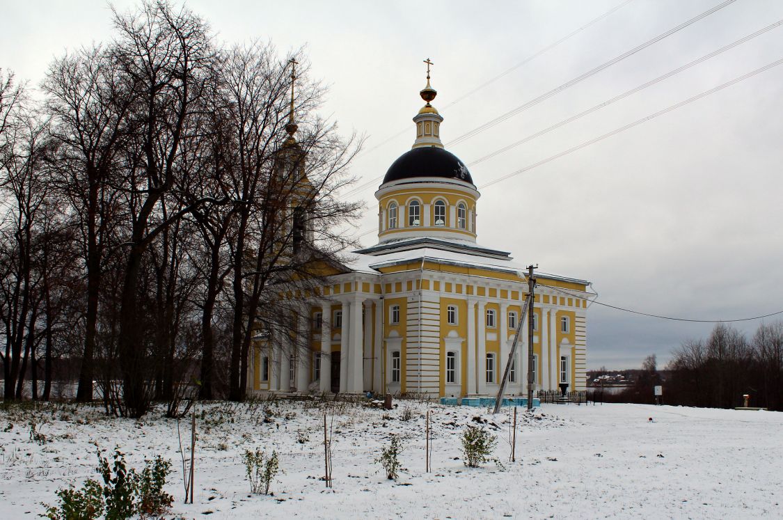Церковь Николая Чудотворца, Белое (Кимрский район и г. Кимры, Тверская область). общий вид в ландшафте