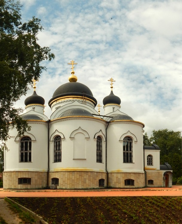 Скит, урочище. Тихоновский Преображенский женский монастырь. Собор Троицы Живоначальной. фасады