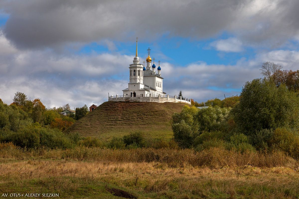 Епифанский Успенский скит-подворье. Церковь Успения Пресвятой Богородицы, Епифань (Кимовский район, Тульская область). общий вид в ландшафте