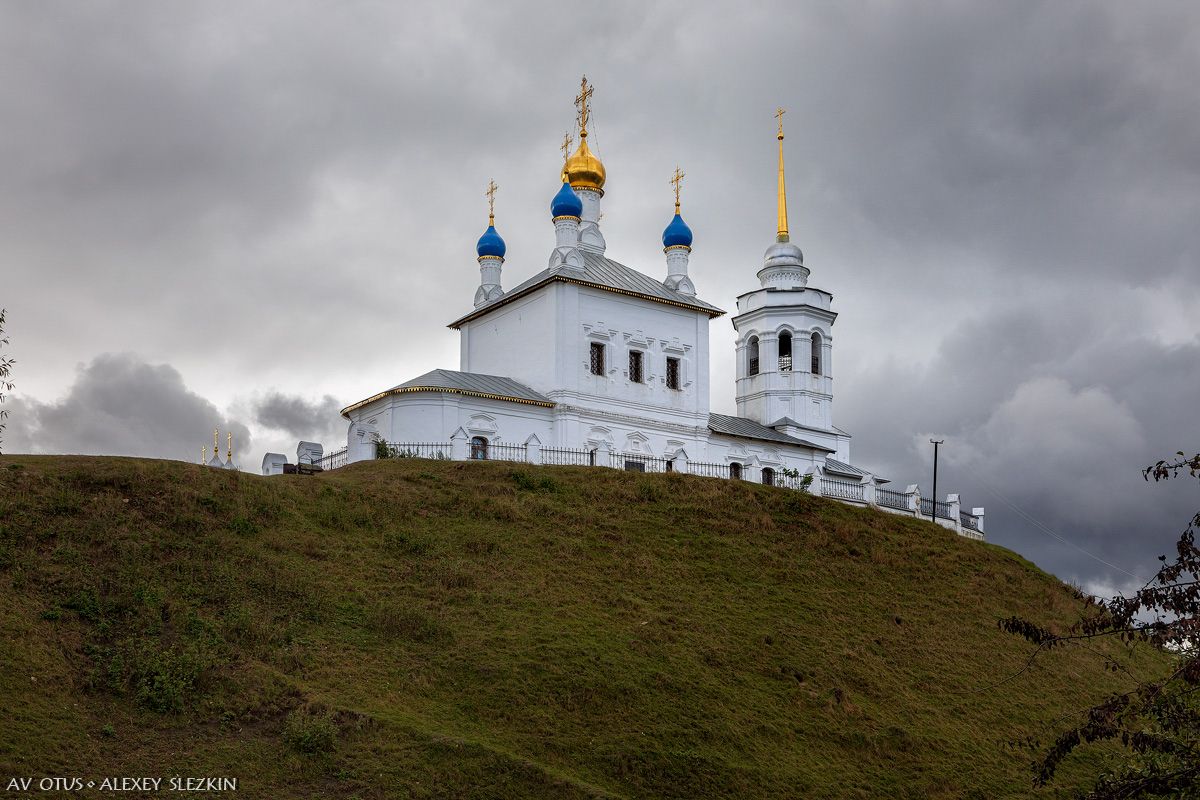 Епифанский Успенский скит-подворье. Церковь Успения Пресвятой Богородицы, Епифань (Кимовский район, Тульская область). общий вид в ландшафте