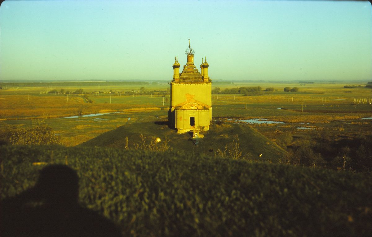 общий вид в ландшафте. Епифанский Успенский скит-подворье. Церковь Успения Пресвятой Богородицы, Епифань (Кимовский район, Тульская область)