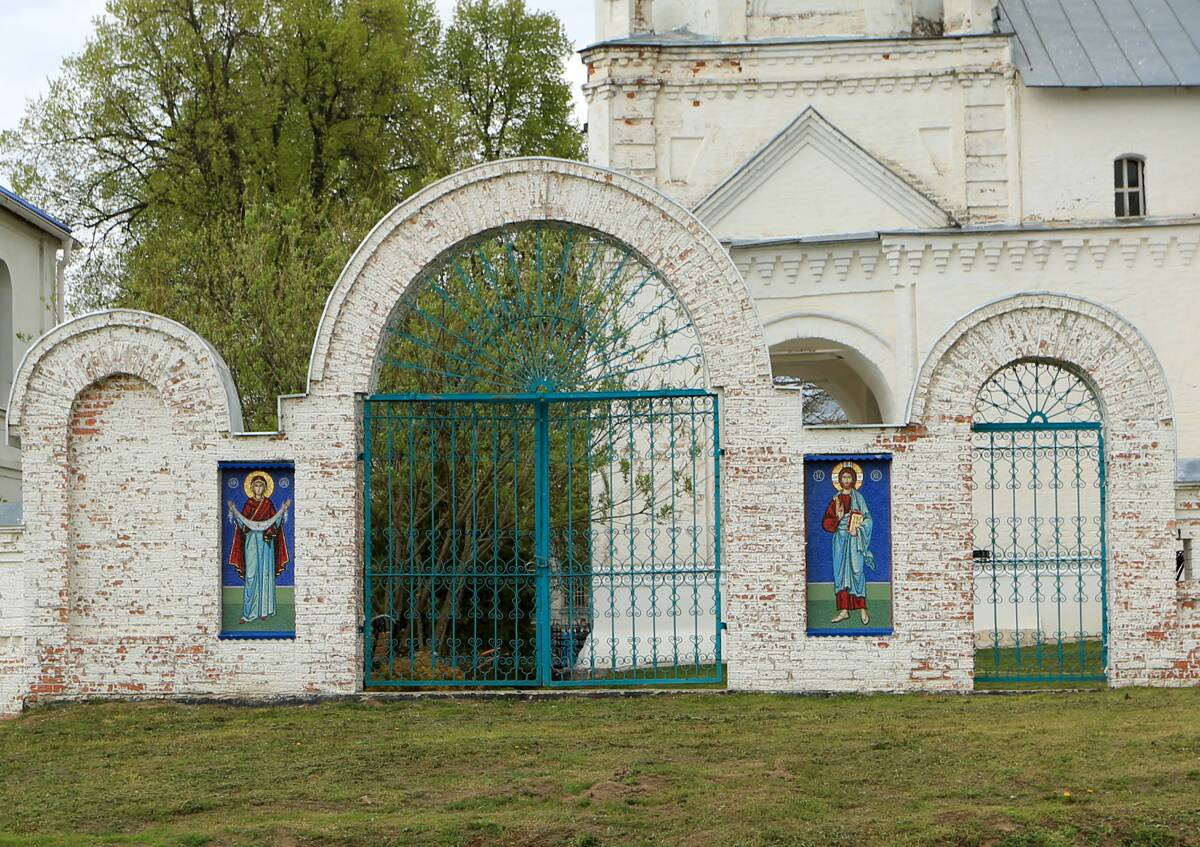 Никольский женский монастырь, Санино (Суздальский район, Владимирская область). дополнительная информация, Южные ворота ограды