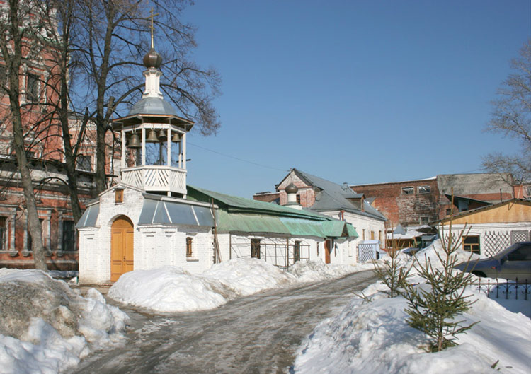 Якиманка. Церковь Иова Почаевского. общий вид в ландшафте