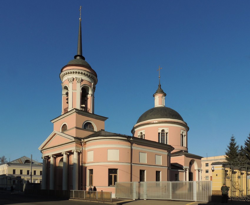 Церковь Иверской иконы Божией Матери (Георгия Победоносца) на Всполье, Замоскворечье (Центральный административный округ (ЦАО), г. Москва). общий вид в ландшафте