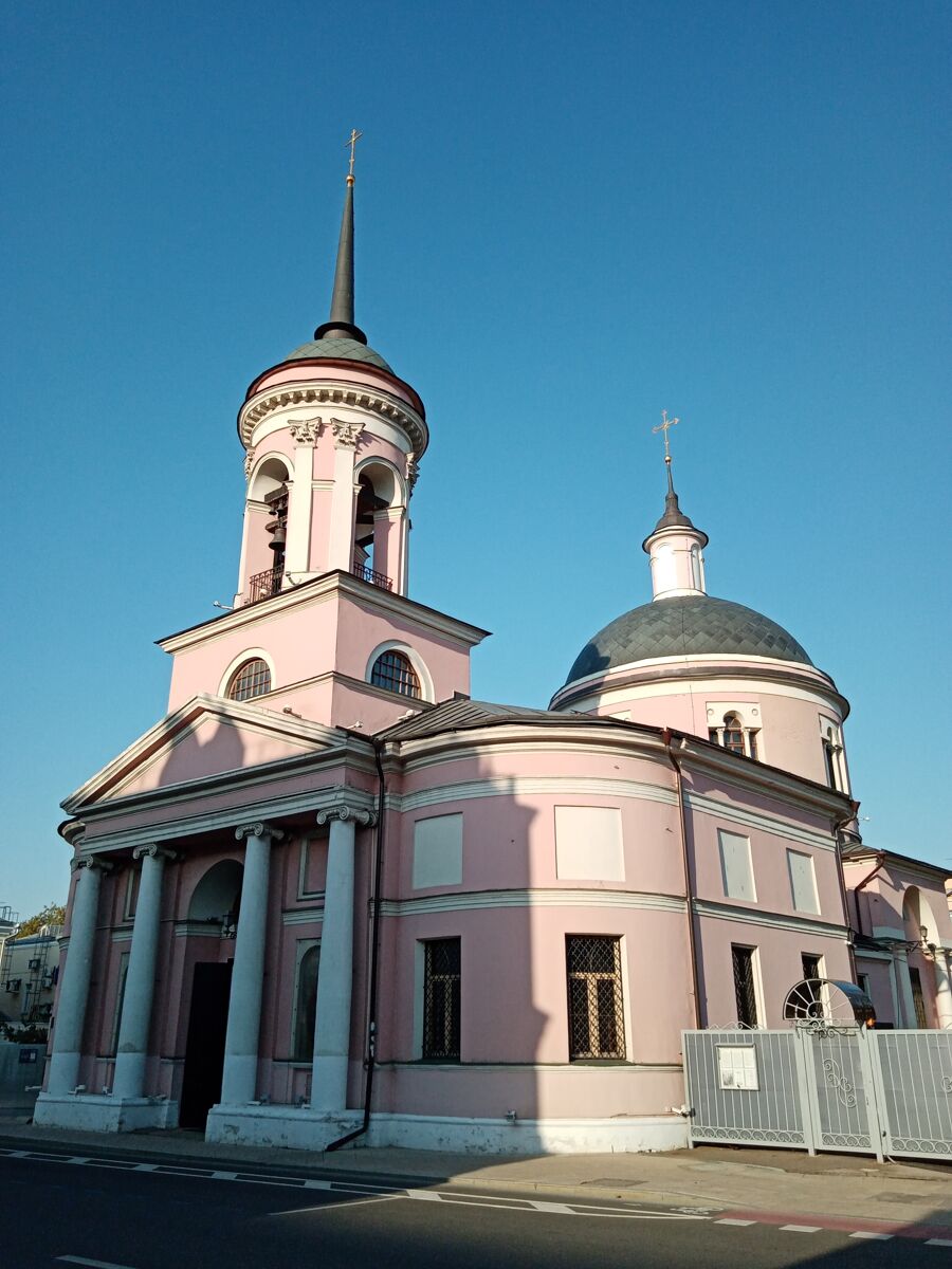 Церковь Иверской иконы Божией Матери (Георгия Победоносца) на Всполье, Замоскворечье (Центральный административный округ (ЦАО), г. Москва). общий вид в ландшафте, Вид на храм с юго-запада