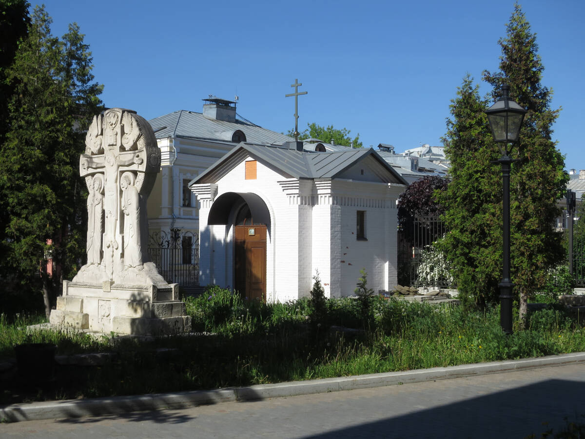 Часовня Почаевской иконы Божией Матери в Кадашах, Якиманка (Центральный административный округ (ЦАО), г. Москва). фасады