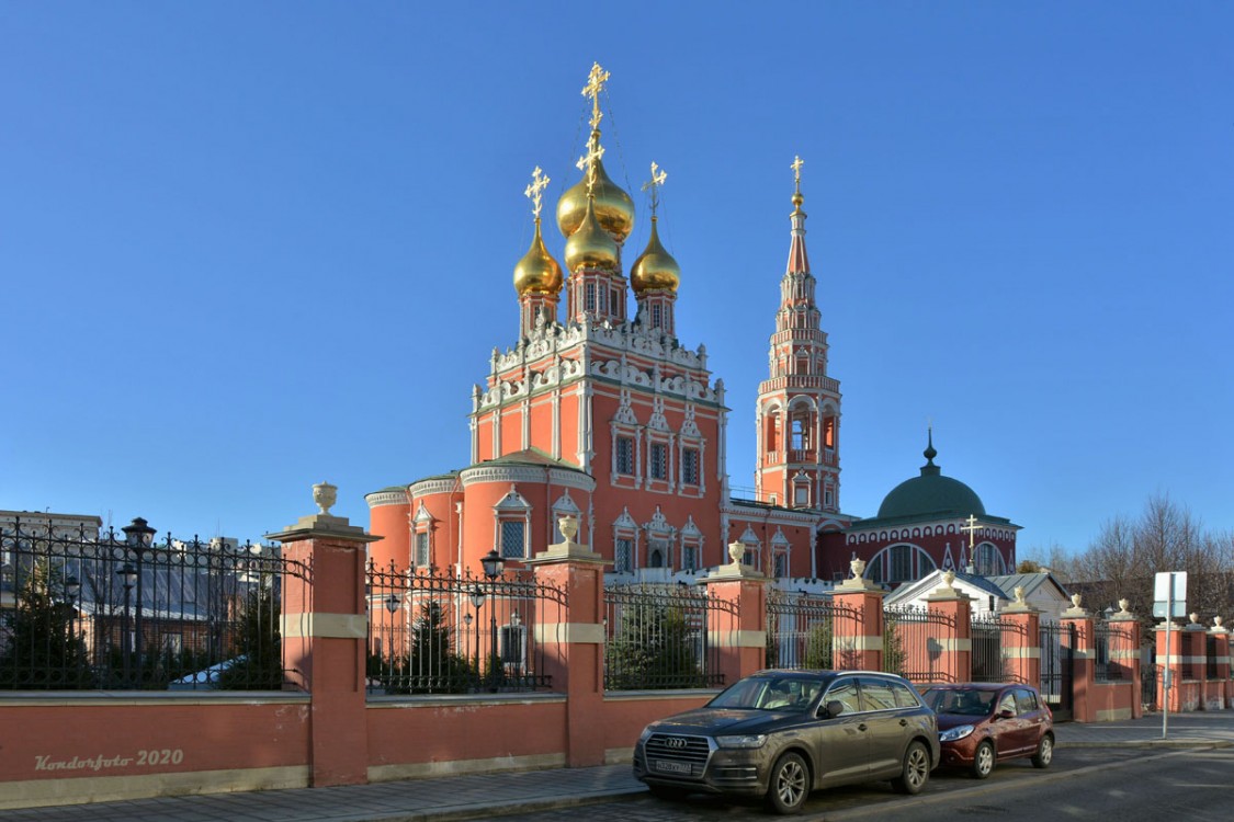 Церковь Воскресения Христова в Кадашах, Якиманка (Центральный административный округ (ЦАО), г. Москва). общий вид в ландшафте