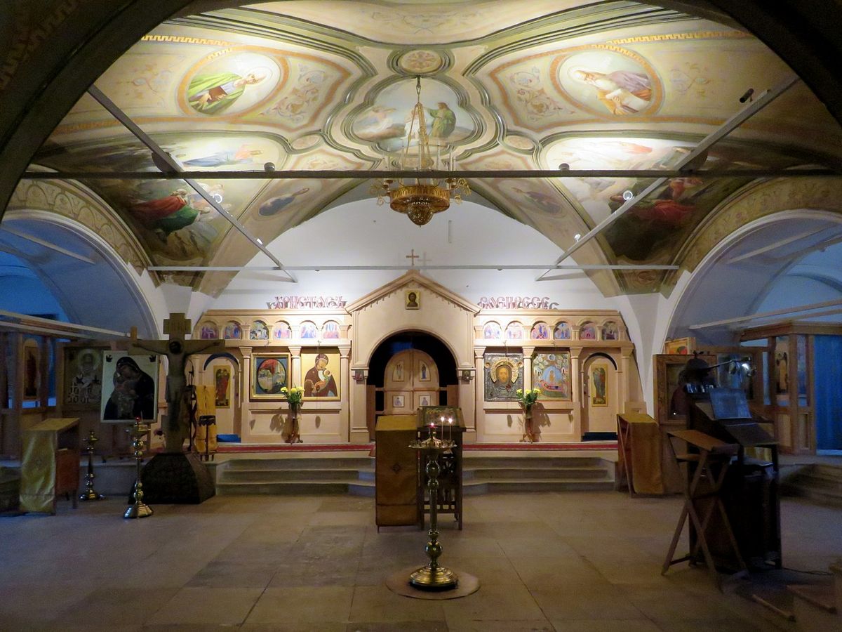 Интерьер нижнего храма, интерьер и убранство. Церковь Воскресения Христова в Кадашах, Якиманка (Центральный административный округ (ЦАО), г. Москва)