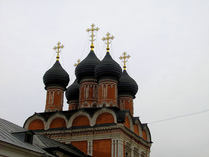 Высоко-Петровский монастырь. Собор Боголюбской иконы Божией Матери, Тверской (Центральный административный округ (ЦАО), г. Москва). архитектурные детали, Традиционное пятиглавие 