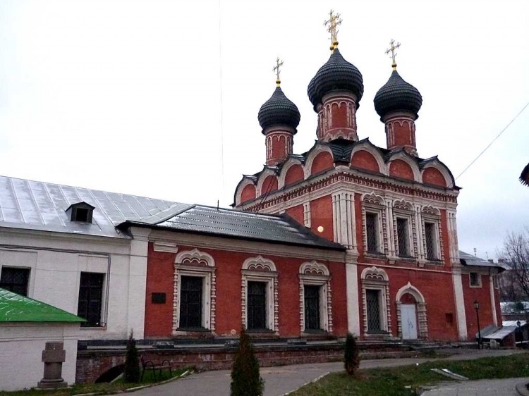 Высоко-Петровский монастырь. Собор Боголюбской иконы Божией Матери, Тверской (Центральный административный округ (ЦАО), г. Москва). фасады, Вид из внутреннего двора, юго-западная сторона.
