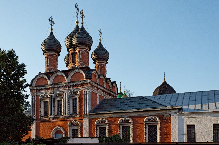 Высоко-Петровский монастырь. Собор Боголюбской иконы Божией Матери, Тверской (Центральный административный округ (ЦАО), г. Москва). фасады