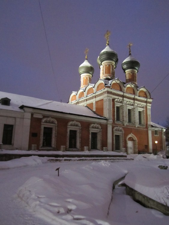 Высоко-Петровский монастырь. Собор Боголюбской иконы Божией Матери, Тверской (Центральный административный округ (ЦАО), г. Москва). фасады