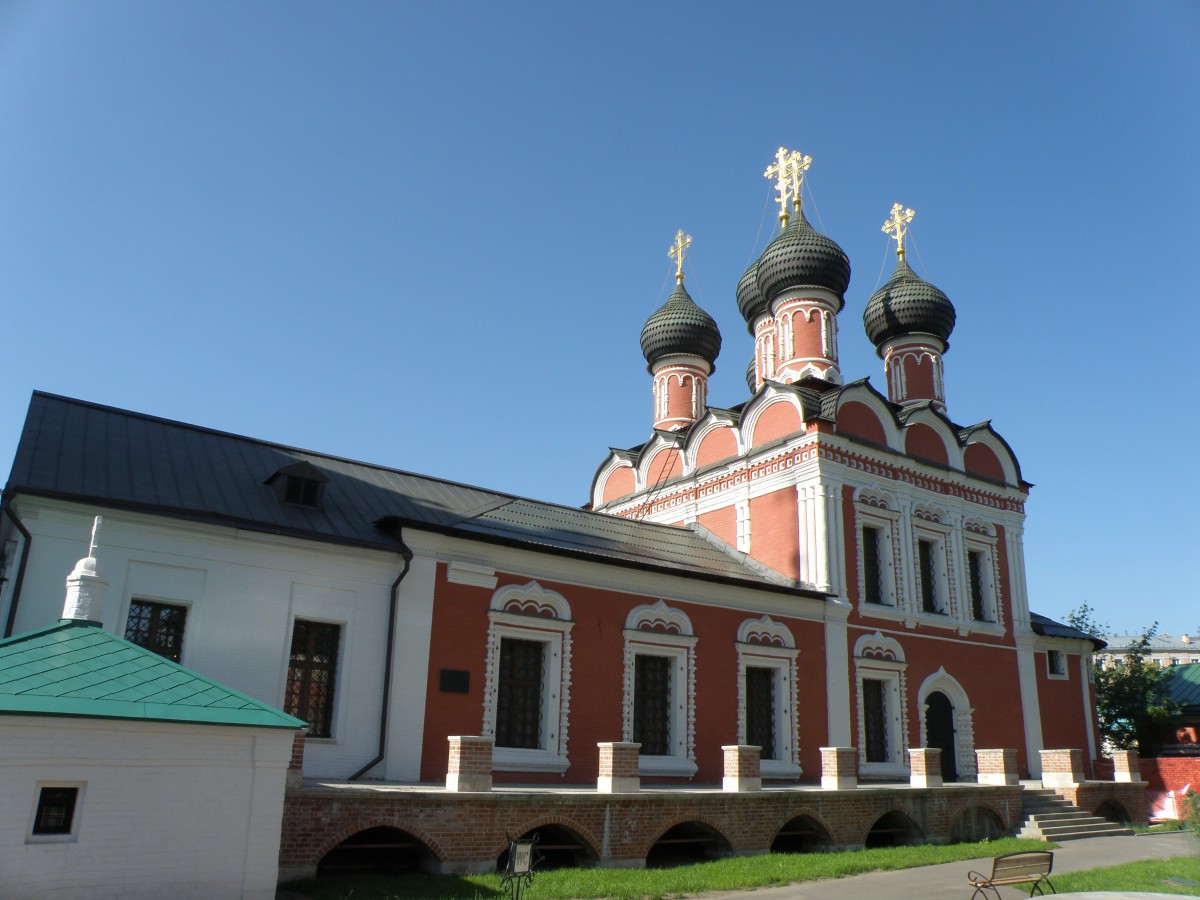 Высоко-Петровский монастырь. Собор Боголюбской иконы Божией Матери, Тверской (Центральный административный округ (ЦАО), г. Москва). фасады