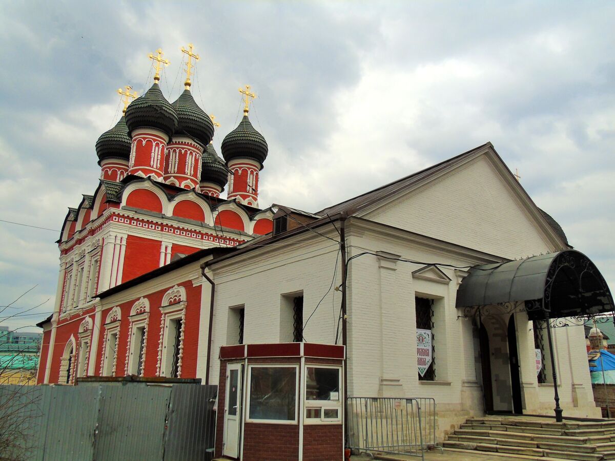 Высоко-Петровский монастырь. Собор Боголюбской иконы Божией Матери, Тверской (Центральный административный округ (ЦАО), г. Москва). фасады