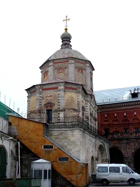 Высоко-Петровский монастырь. Церковь Пахомия Великого (Петра и Павла), Тверской (Центральный административный округ (ЦАО), г. Москва). фасады, Вид из внутреннего двора, восточная сторона.