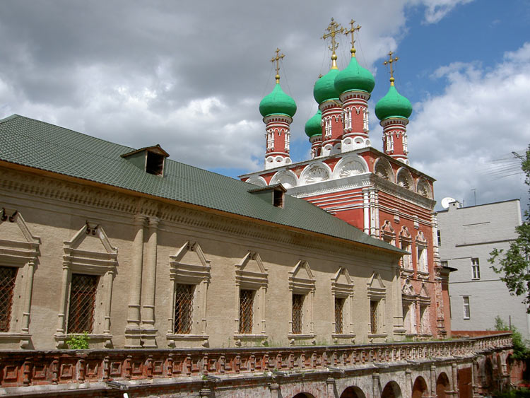 Тверской. Высокопетровский монастырь. Церковь Сергия Радонежского. фасады