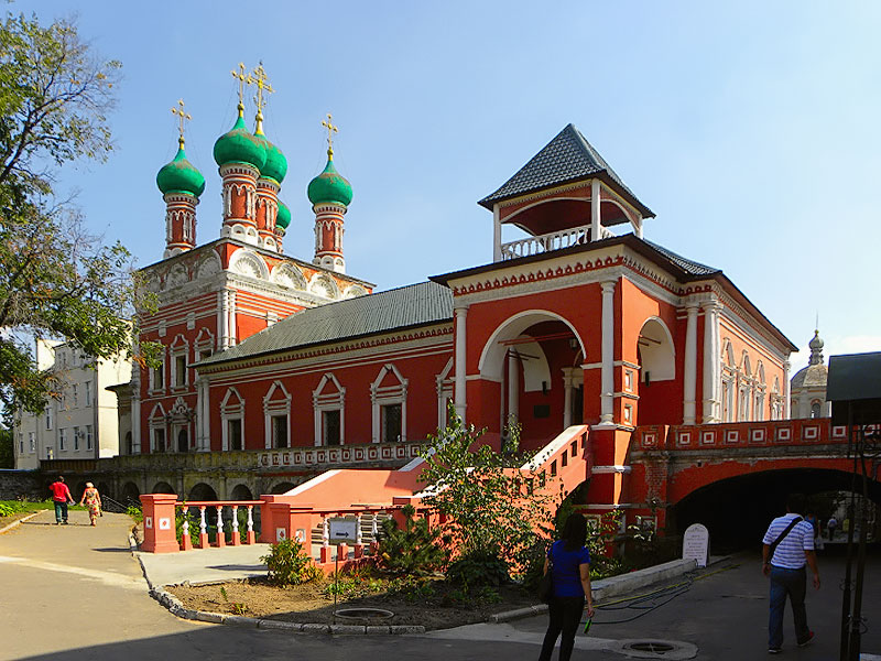 Высокопетровский монастырь. Церковь Сергия Радонежского, Тверской (Центральный административный округ (ЦАО), г. Москва). фасады