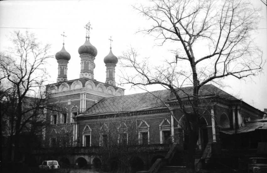 Высоко-Петровский монастырь. Церковь Сергия Радонежского, Тверской (Центральный административный округ (ЦАО), г. Москва). фасады