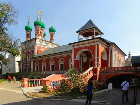 Москва. Высокопетровский монастырь. Церковь Сергия Радонежского
