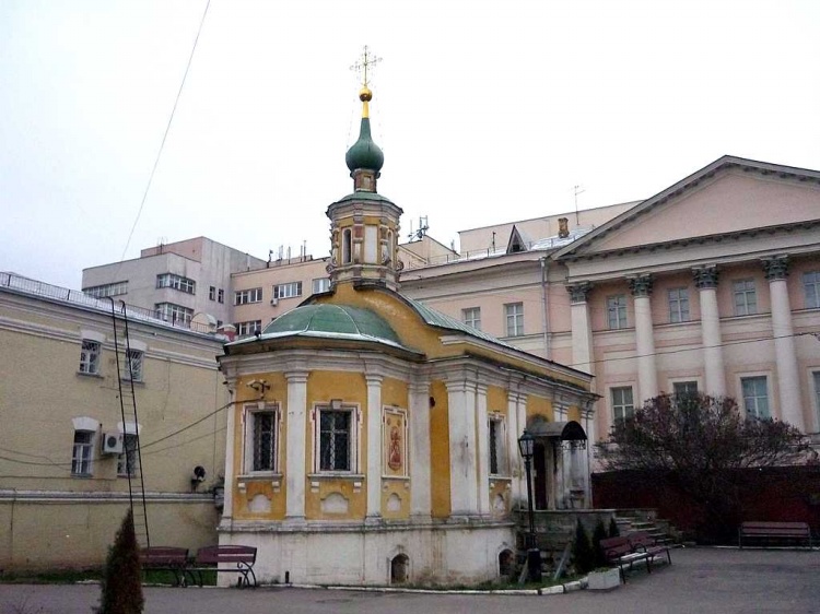 Высоко-Петровский монастырь. Церковь Толгской иконы Божией Матери, Тверской (Центральный административный округ (ЦАО), г. Москва). общий вид в ландшафте, Вид из внутреннего двора, северо-восточная сторона.