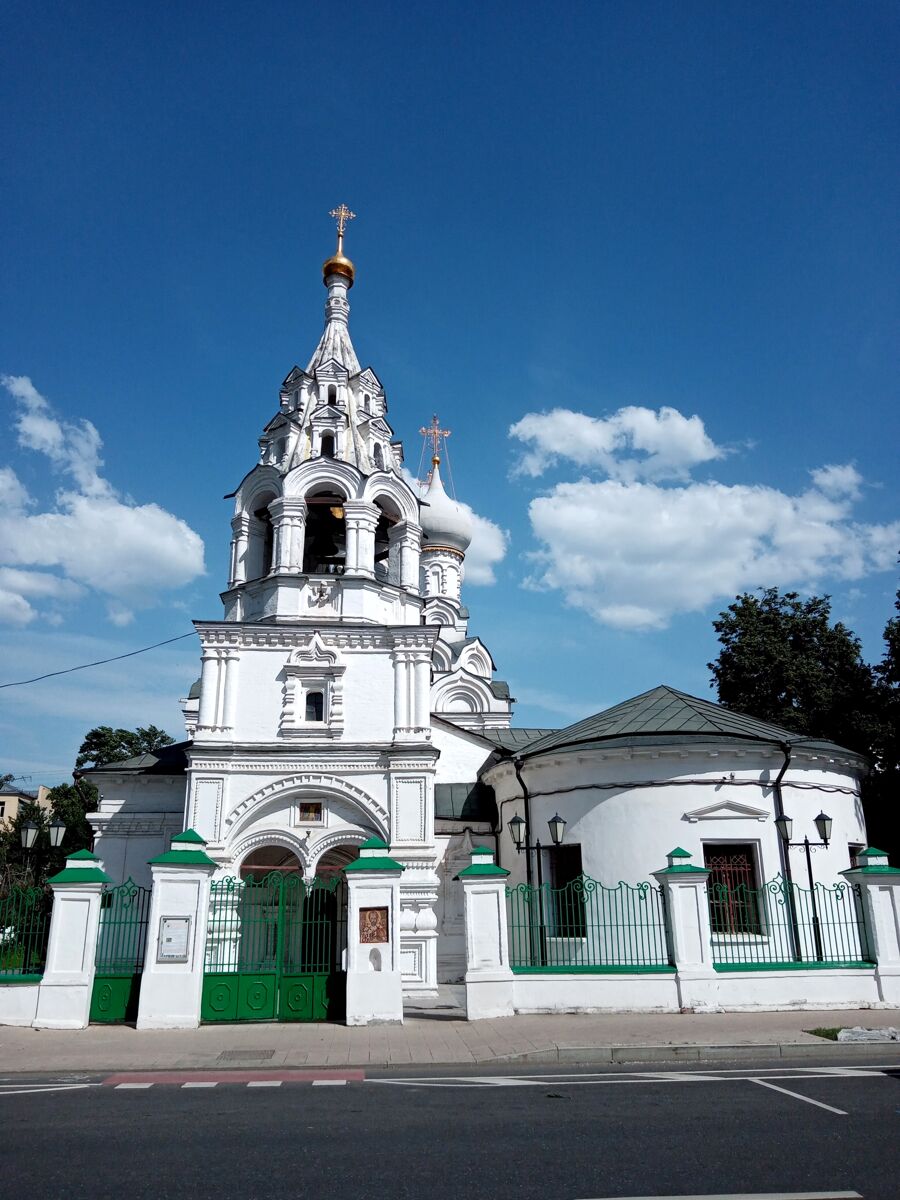 Церковь Николая Чудотворца в Пыжах, Замоскворечье (Центральный административный округ (ЦАО), г. Москва). общий вид в ландшафте
