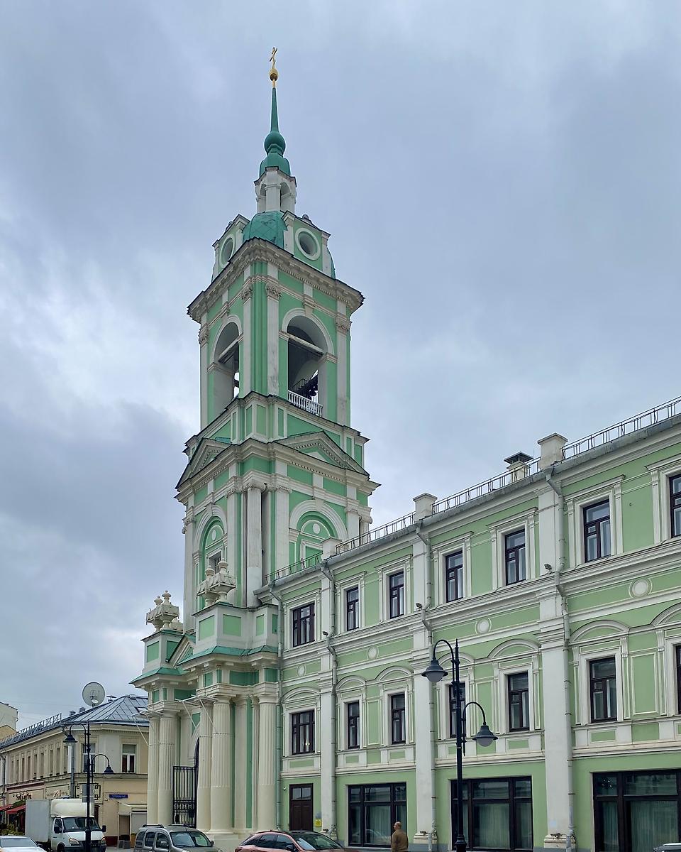 Колокольня с церковным домом, вид с Пятницкой ул., архитектурные детали. Церковь Усекновения главы Иоанна Предтечи под Бором, Замоскворечье (Центральный административный округ (ЦАО), г. Москва)