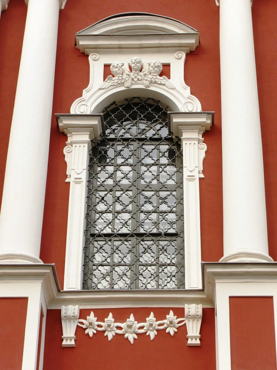 Церковь Климента, папы Римского, Замоскворечье (Центральный административный округ (ЦАО), г. Москва). архитектурные детали, Окно второго этажа восточного фасада